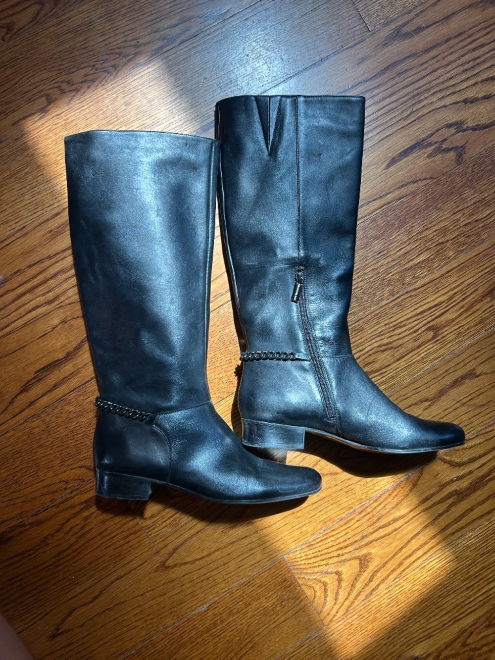 Bandolino leather boots with chain - 7.5